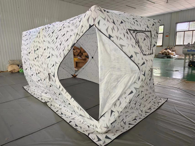 Ice fishing tent for 2-4 persons double room
